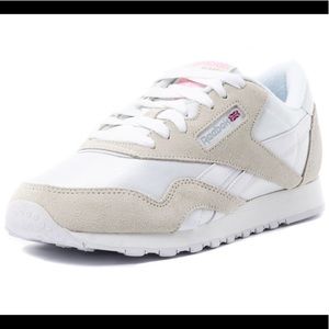 REEBOK CLASSIC sneaker. Sz 9. Worn once inside.